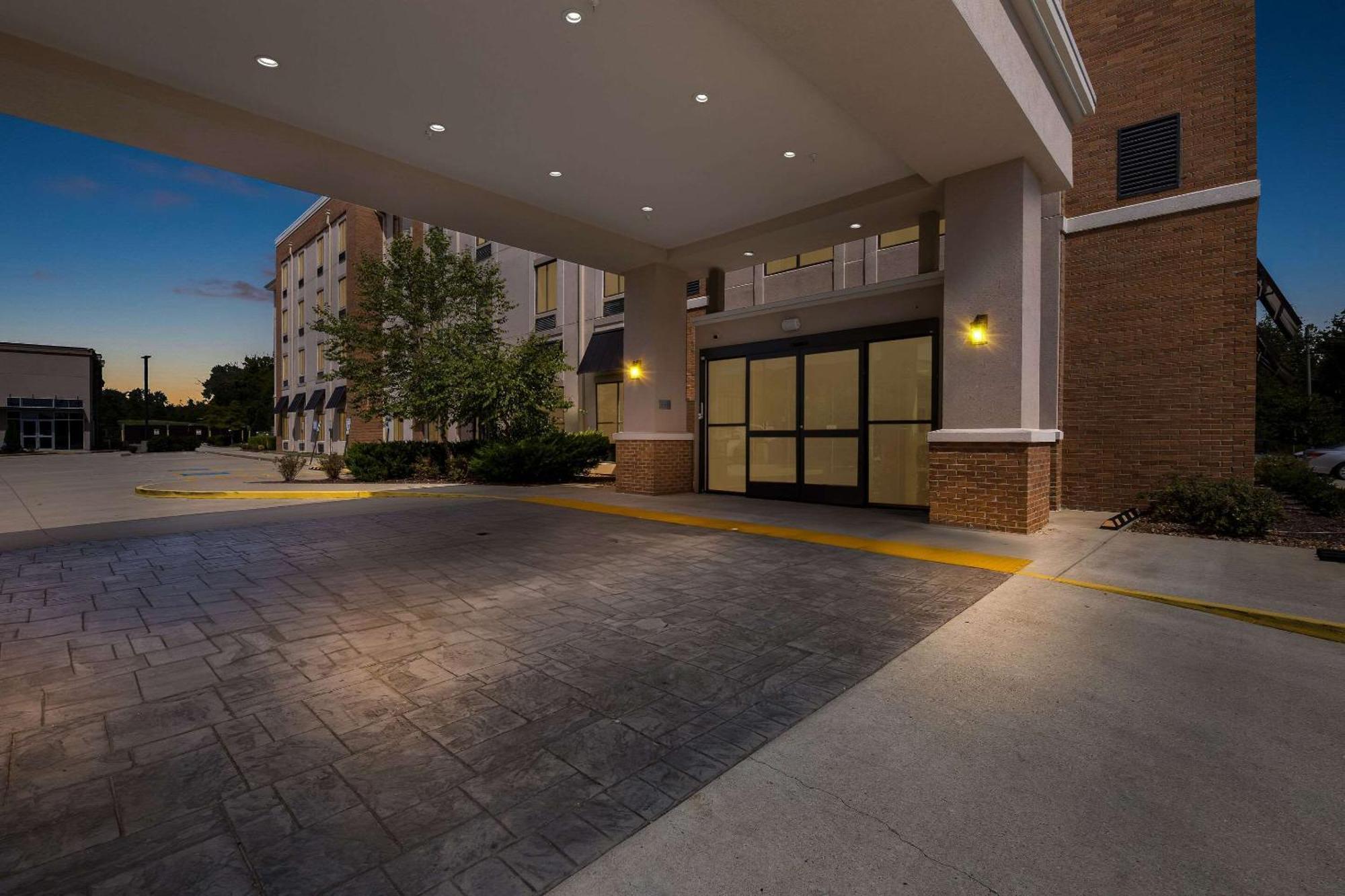 Comfort Suites Columbia Exterior photo